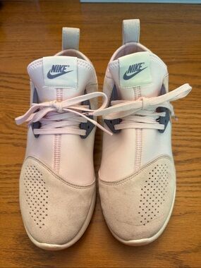 Nike Wmns Lunarcharge pale pink 7.5